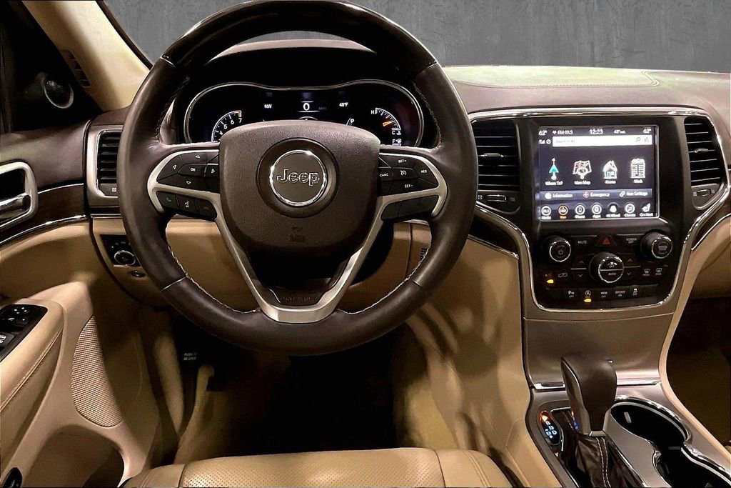 Used 2018 Jeep Grand Cherokee Overland AWD/4WD image 8