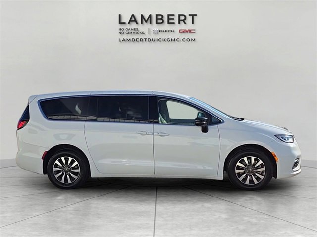 Used 2024 Chrysler Pacifica Select image 6