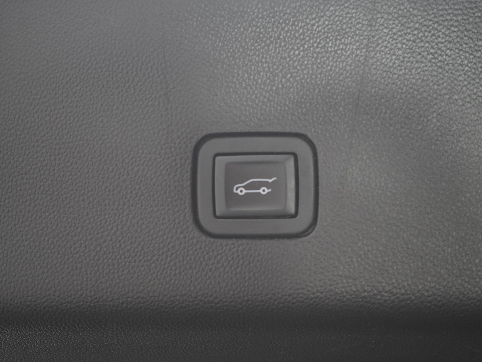 Used 2018 Chevrolet Traverse LT w/ LPO, Floor Liner Package AWD/4WD image 19