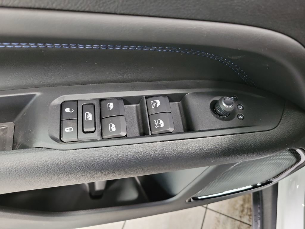 New 2026 Jeep Compass Latitude image 13