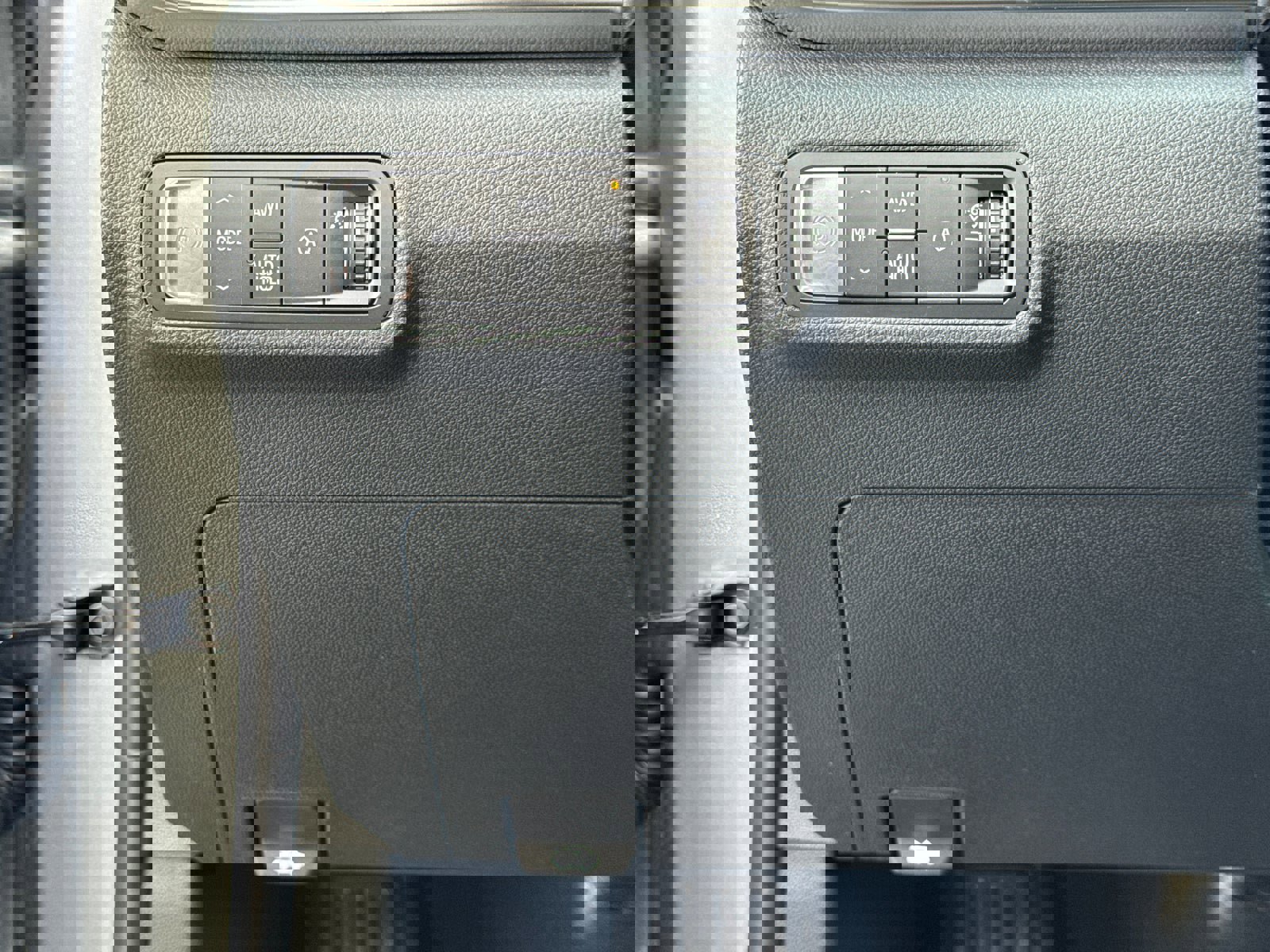 Used 2026 GMC Terrain Denali w/ LPO, Black Badging Package image 28