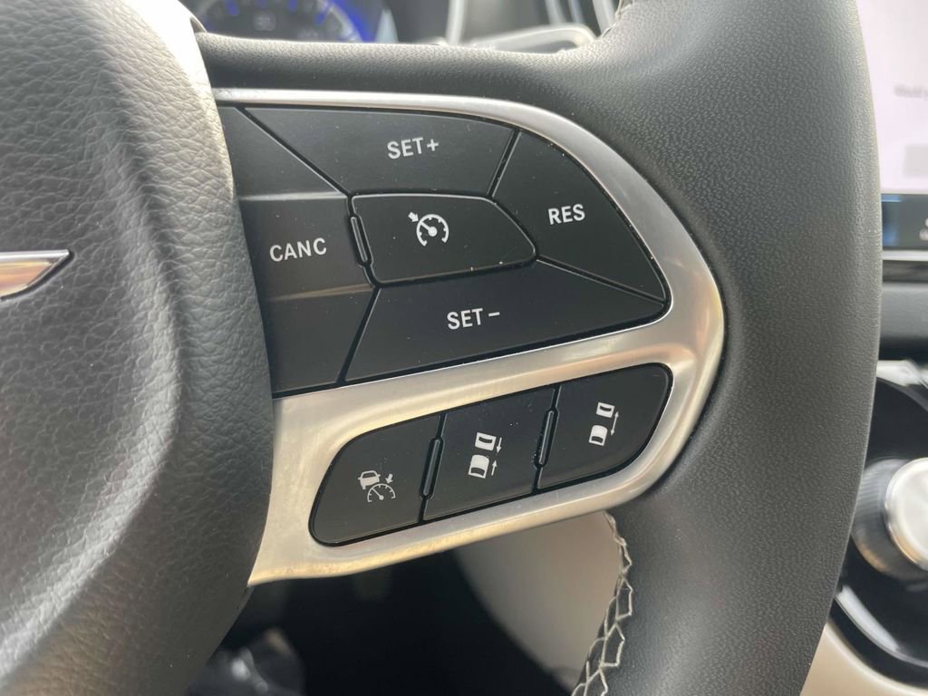 Certified 2023 Chrysler Pacifica Touring-L image 30