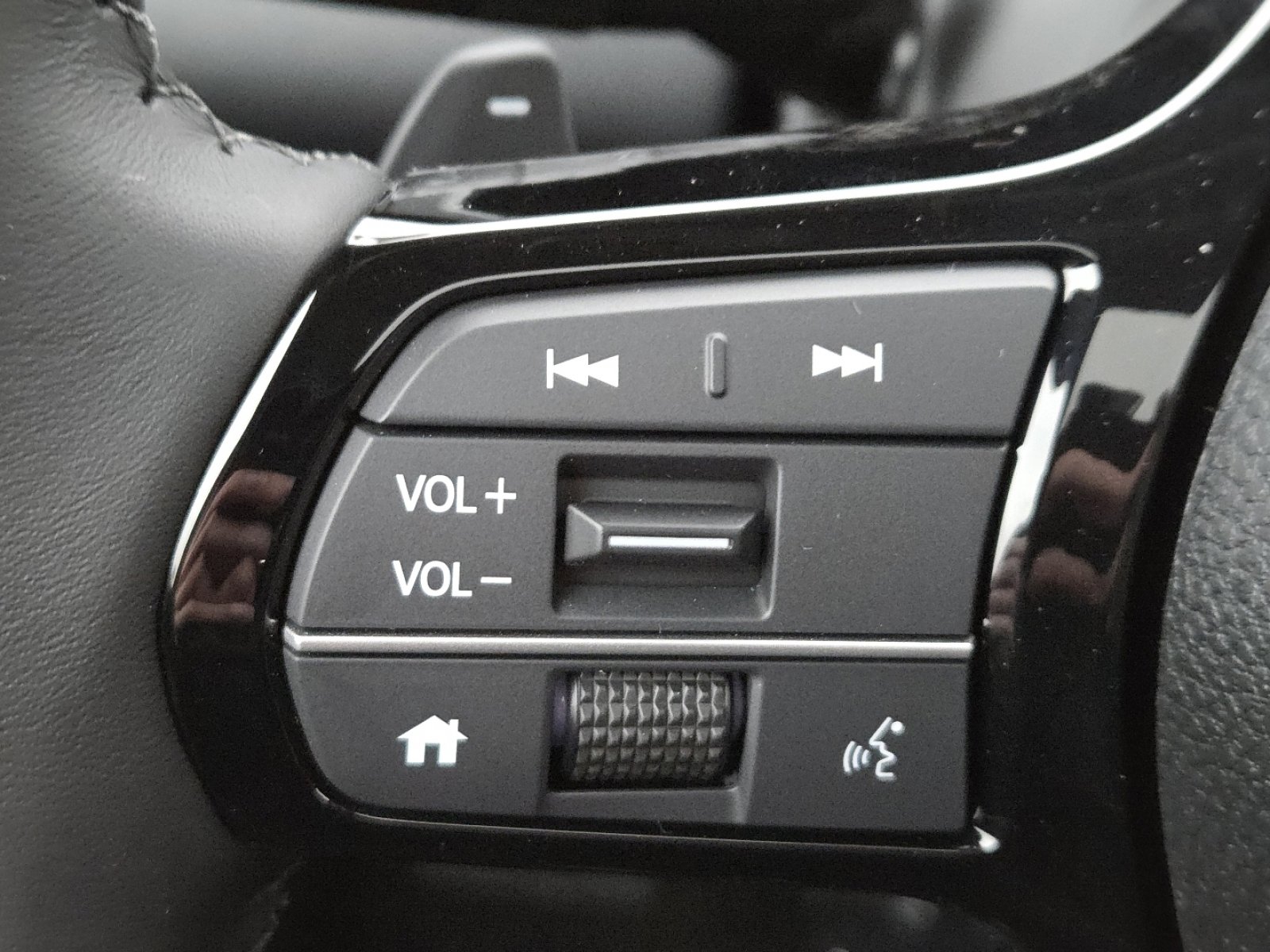 New 2025 Honda Pilot Touring image 33