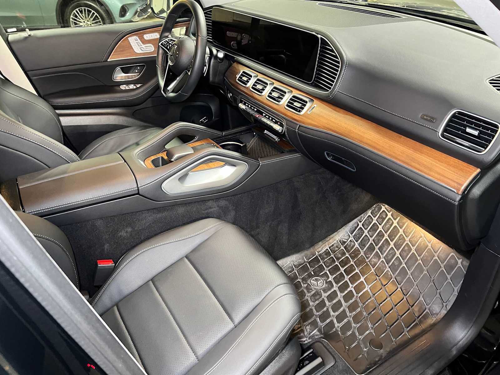 Used 2025 Mercedes-Benz GLE 350 4MATIC image 11