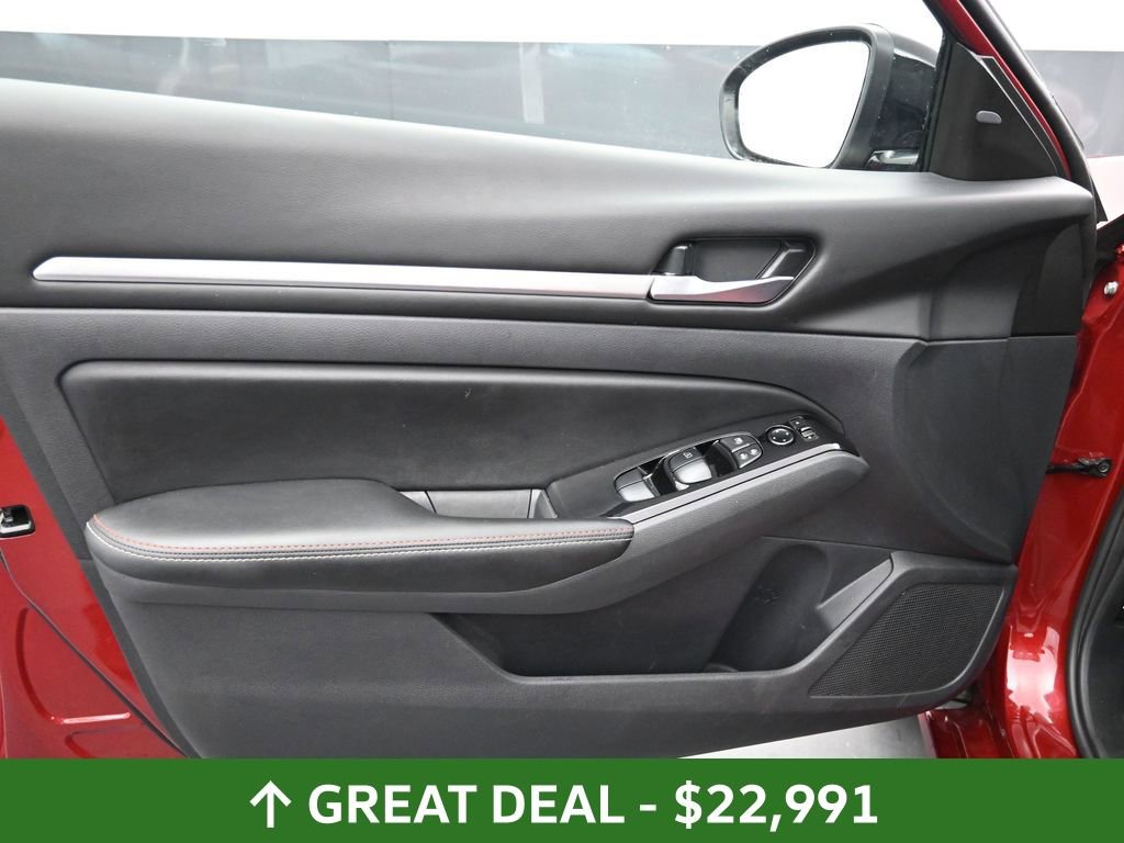 Used 2024 Nissan Altima 2.5 SR w/ SR Premium Package image 23