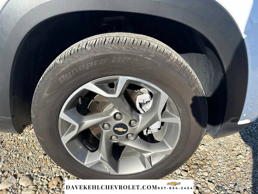 Used 2025 Chevrolet Trax LT FWD image 33