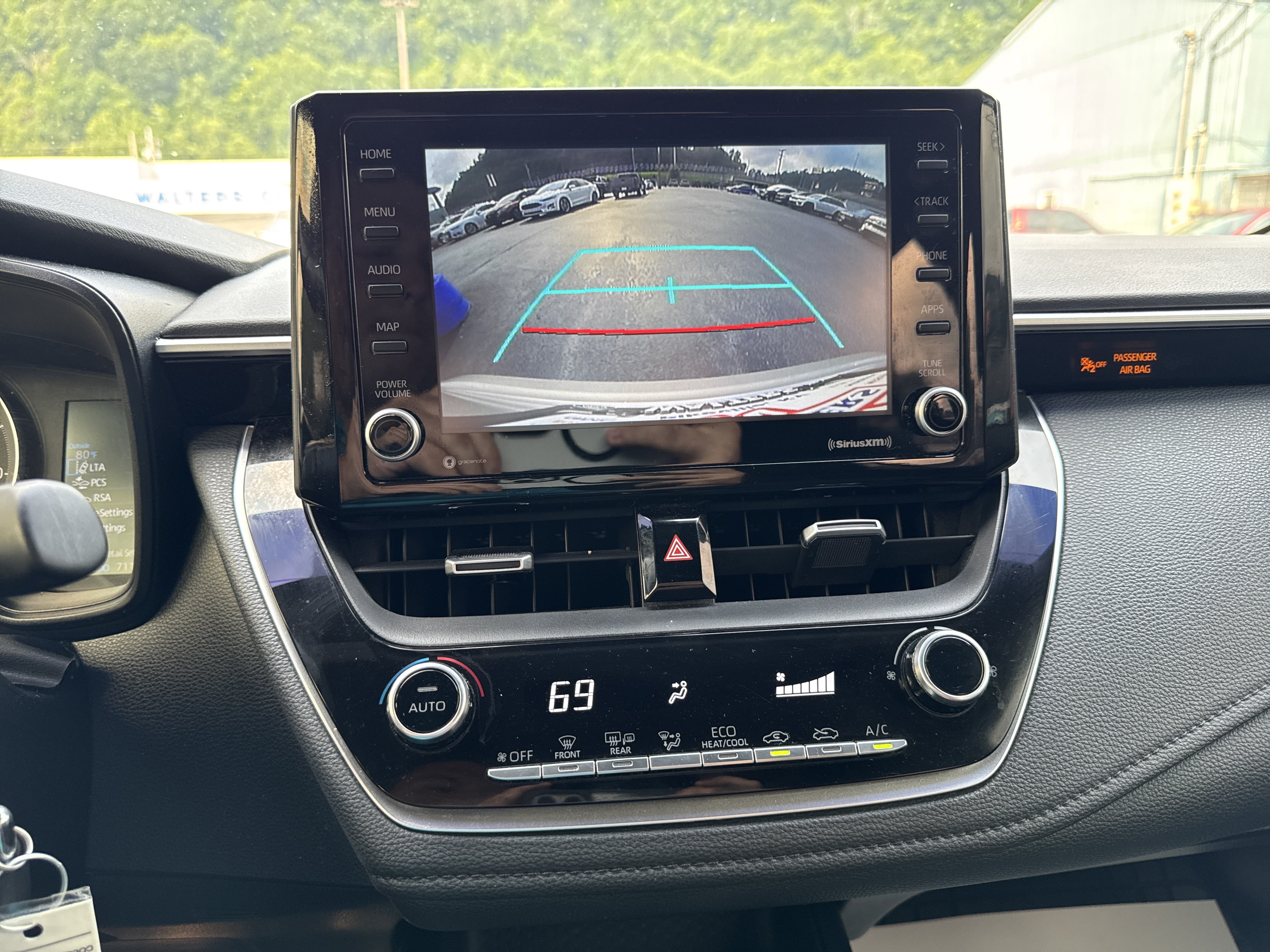 Used 2022 Toyota Corolla SE FWD image 14