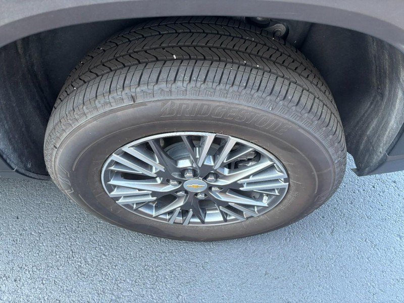 Used 2025 Chevrolet Traverse LT w/ LPO, Floor Liner Package FWD image 7