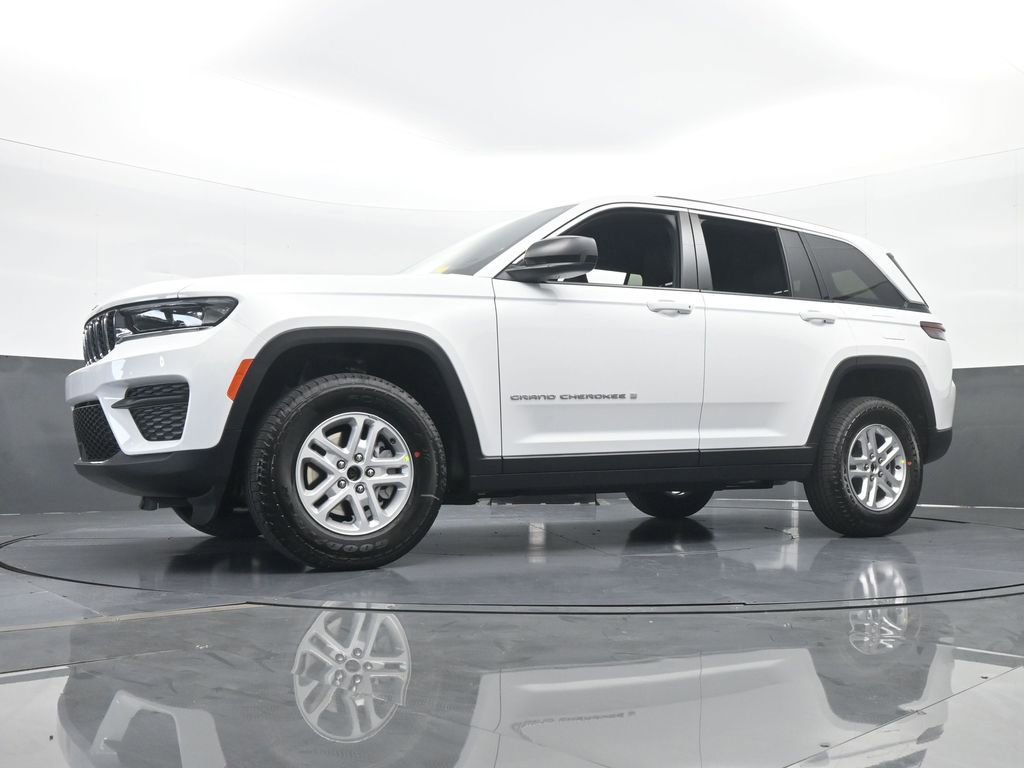 Used 2025 Jeep Grand Cherokee Laredo image 48