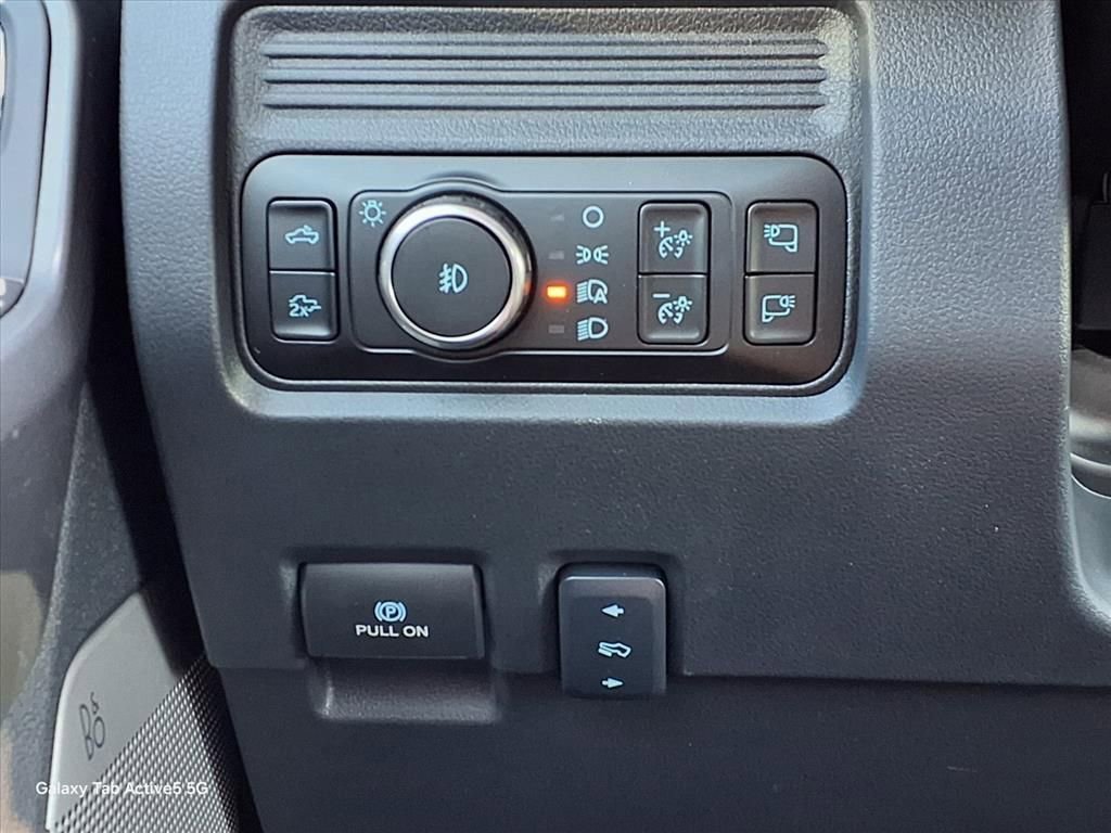 New 2026 Ford F350 Lariat w/ Black Appearance Package image 17