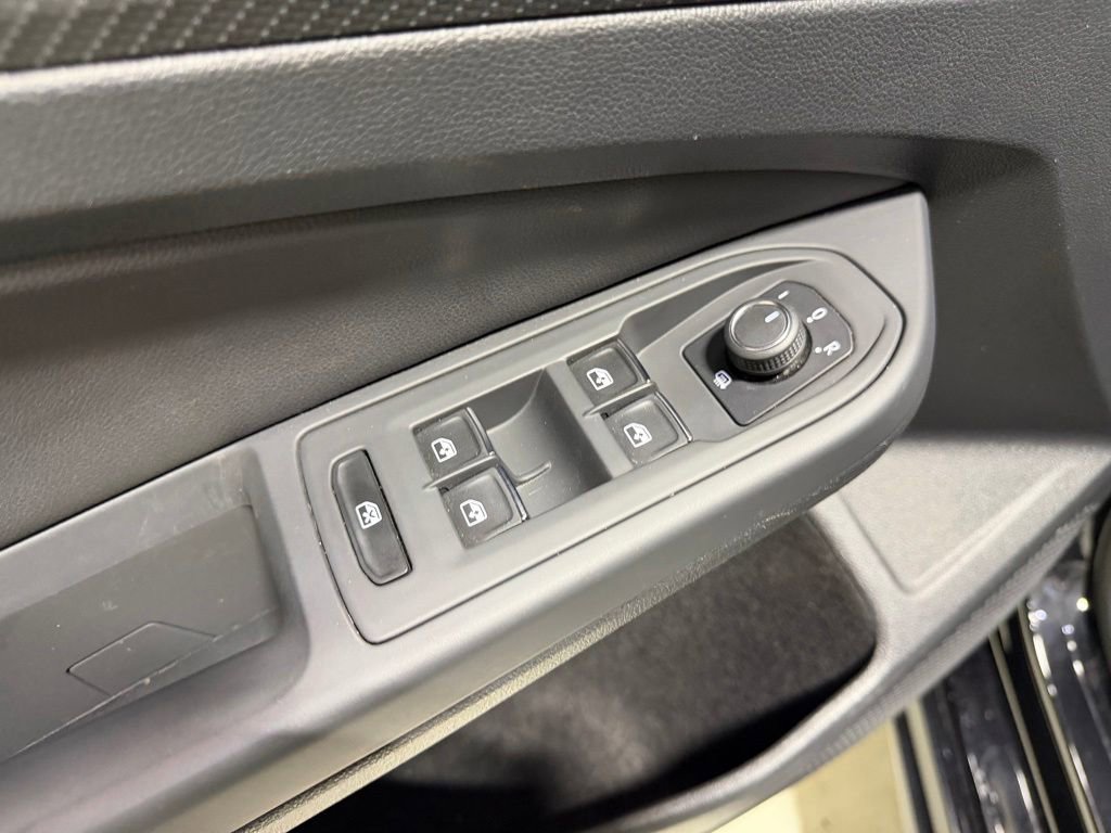 Used 2022 Volkswagen Golf R AWD/4WD image 35