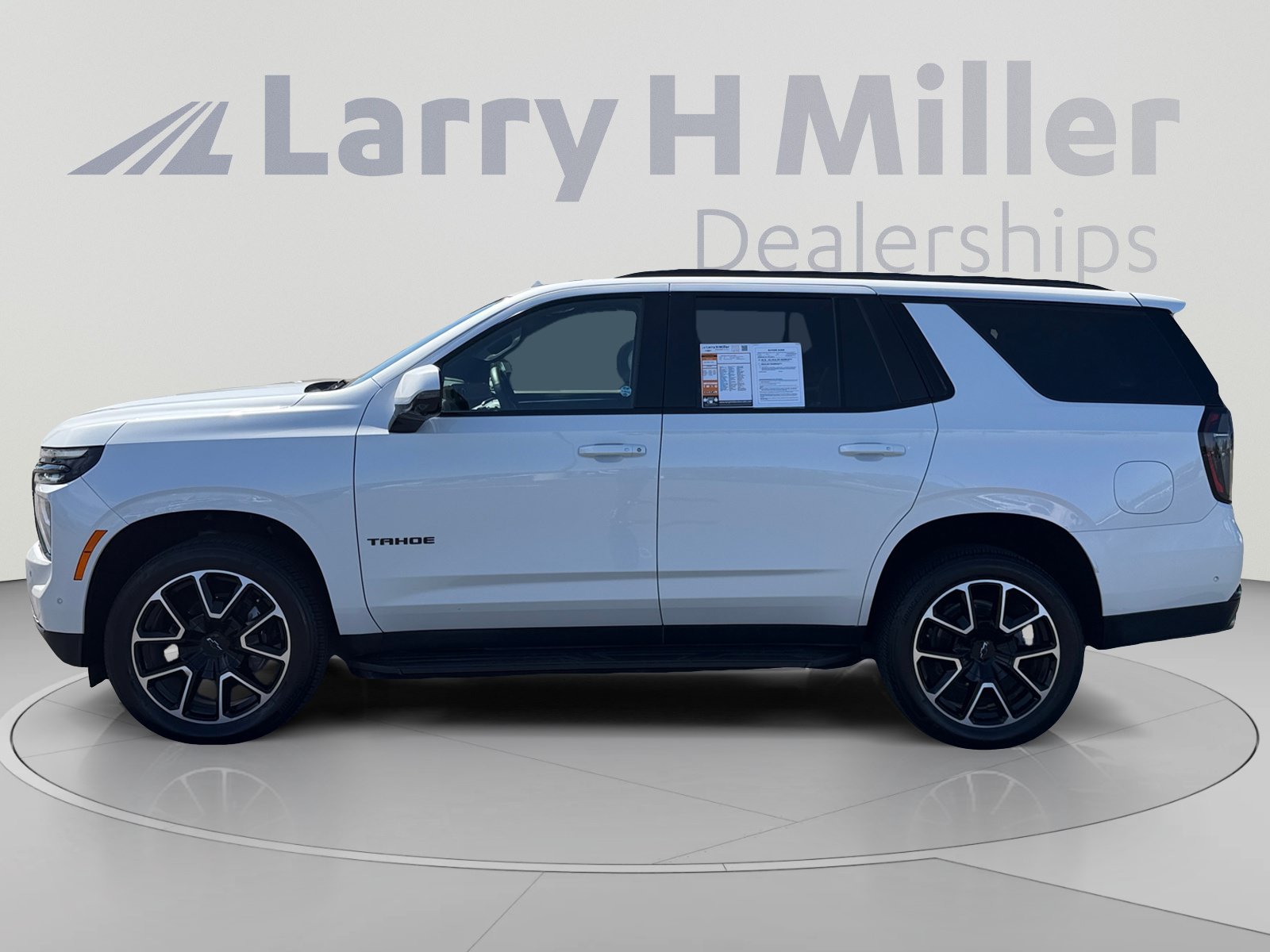 Used 2025 Chevrolet Tahoe RST w/ Comfort Package AWD/4WD image 2