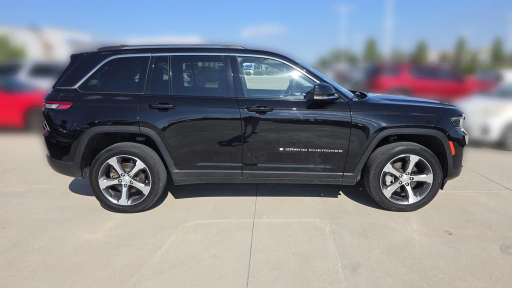 Used 2023 Jeep Grand Cherokee Limited AWD/4WD image 6