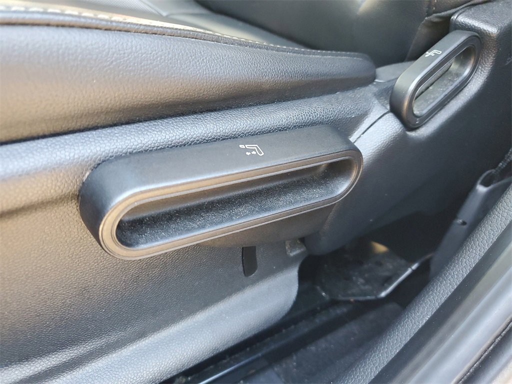 Used 2017 MINI Cooper 4-Door Hardtop image 16