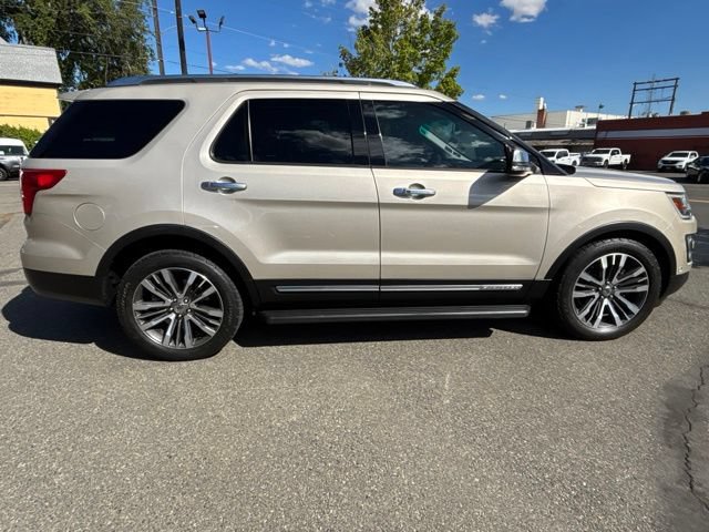 Used 2017 Ford Explorer Platinum AWD/4WD image 3