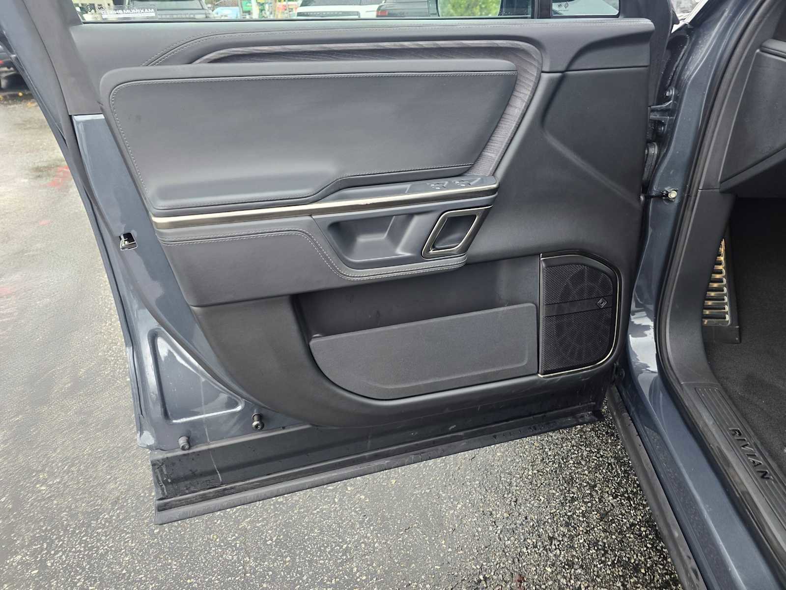 Used 2023 Rivian R1S Adventure image 23