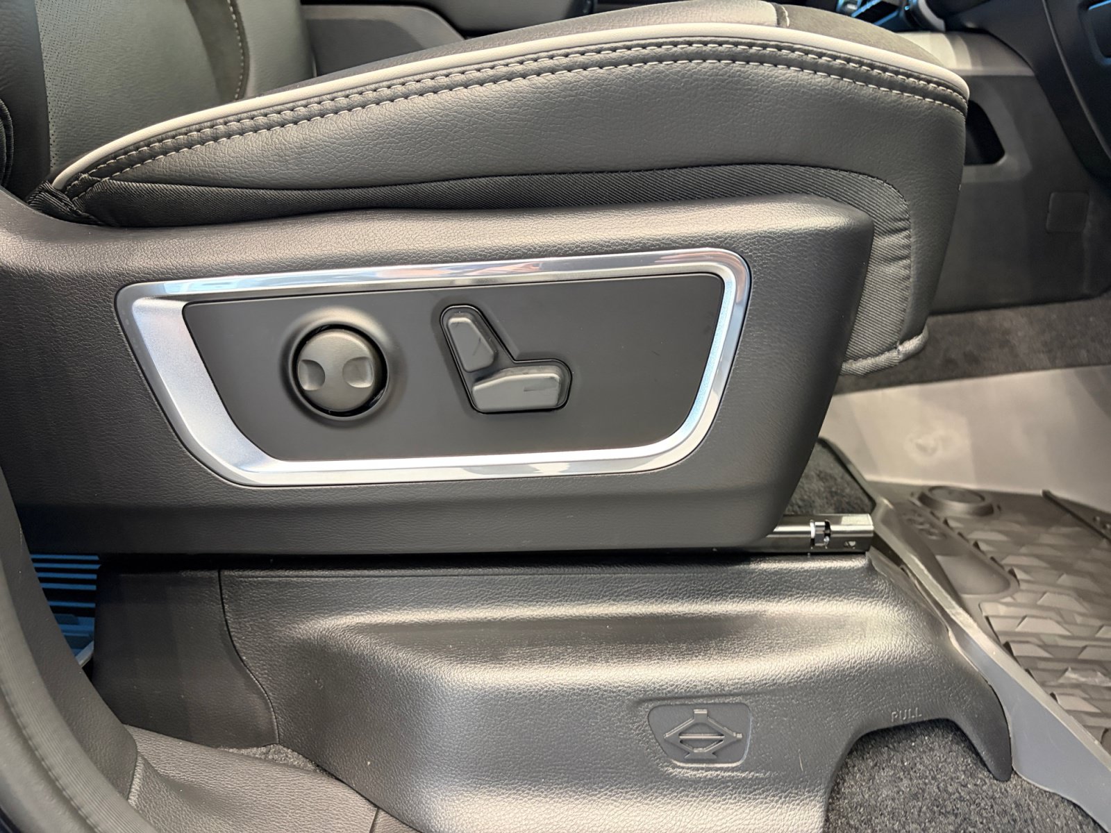 New 2027 RAM 1500 Laramie w/ Night Edition AWD/4WD image 32