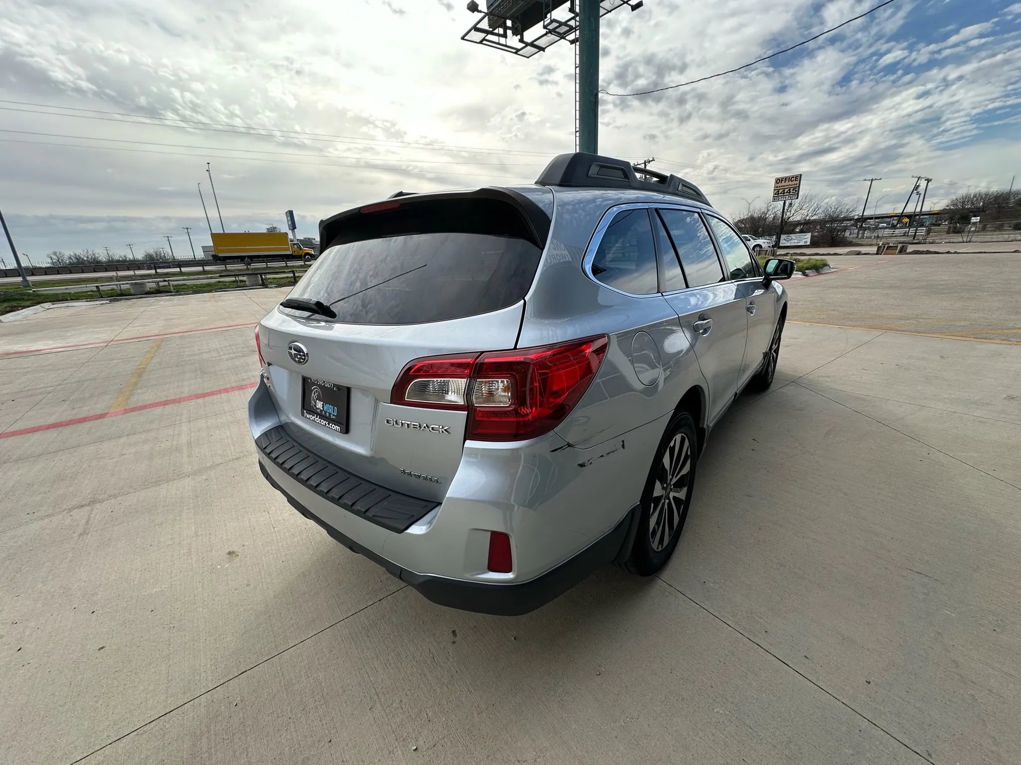 Used 2015 Subaru Outback 2.5i Limited image 5
