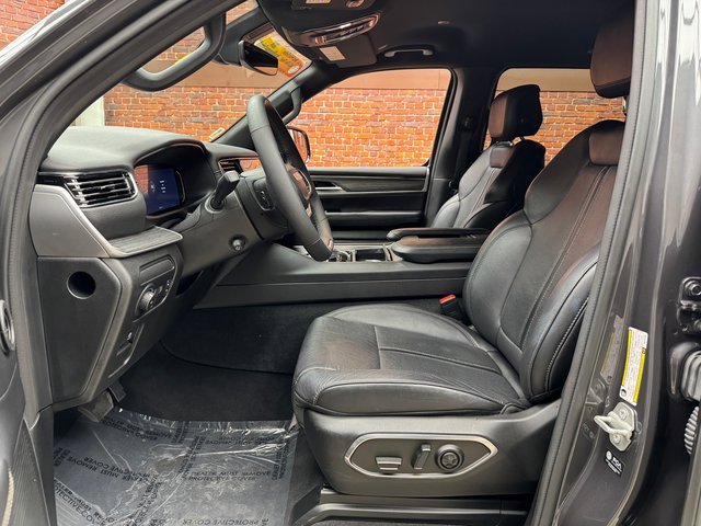 Used 2024 Jeep Wagoneer Series II w/ Flexible Seating Group image 22