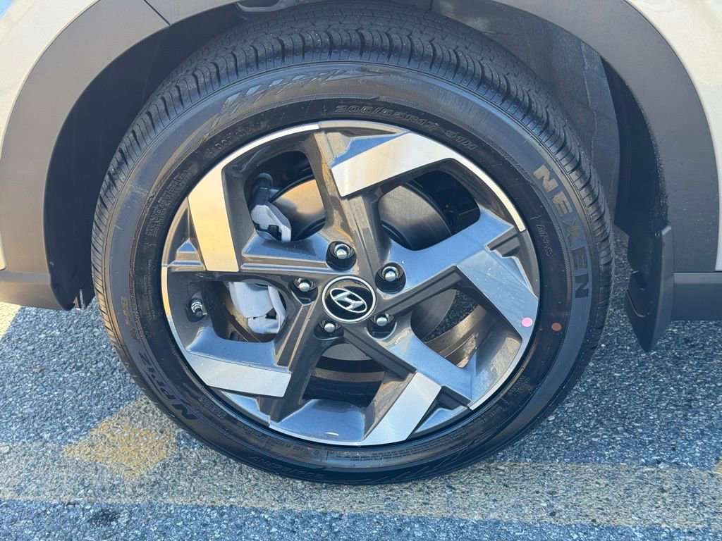 New 2025 Hyundai Venue SEL image 9