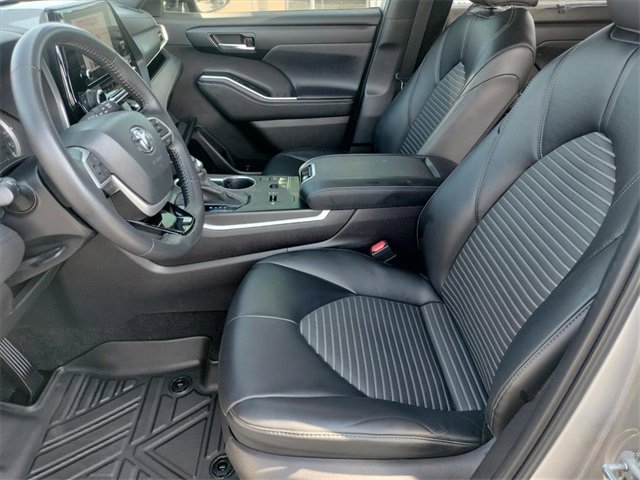 Used 2024 Toyota Highlander XSE image 20