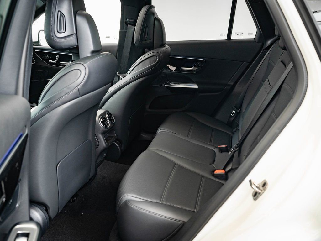 Used 2025 Mercedes-Benz GLC 300 4MATIC image 34