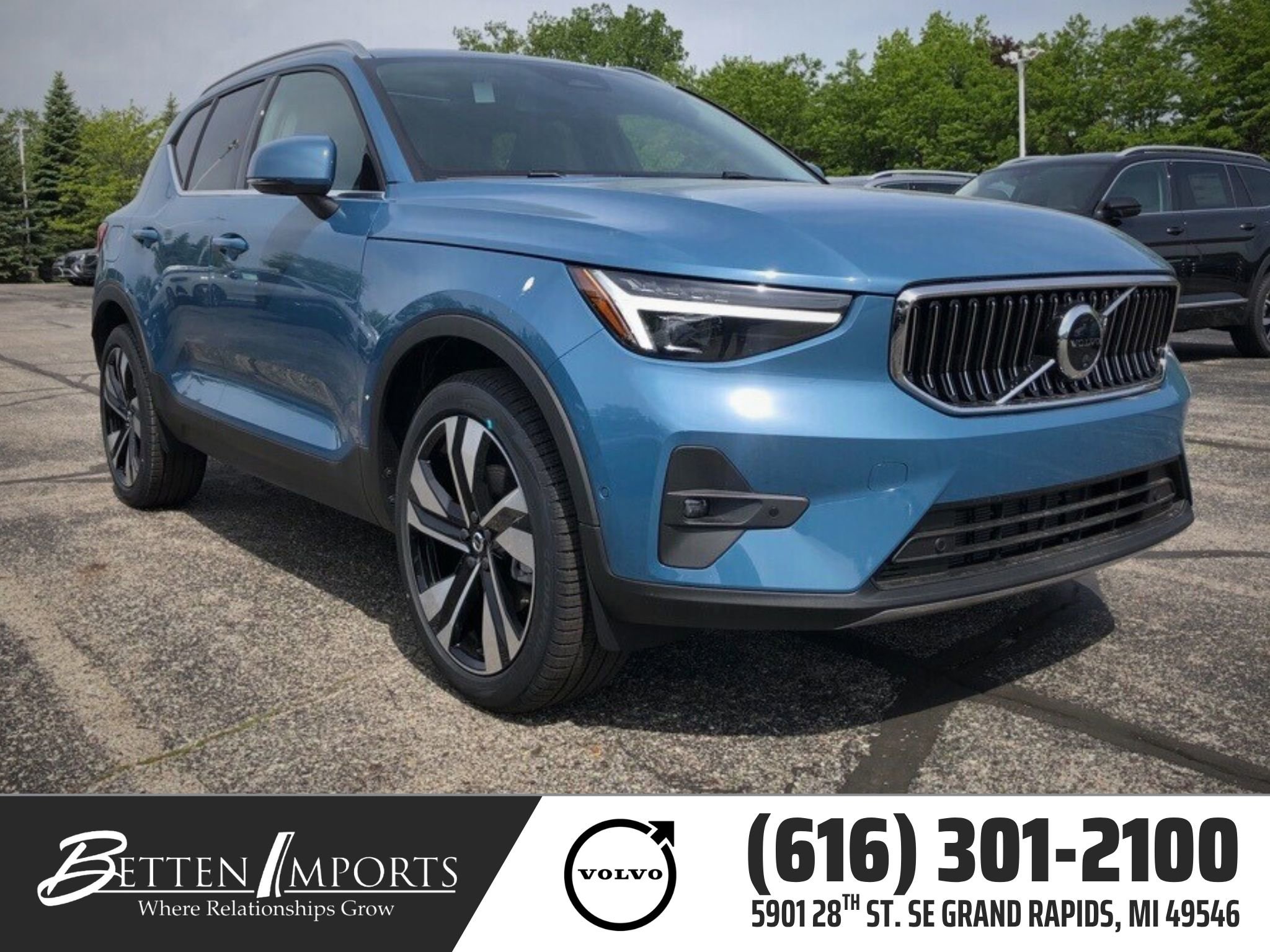 New 2025 Volvo XC40 B5 Ultra w/ Protection Package Premier