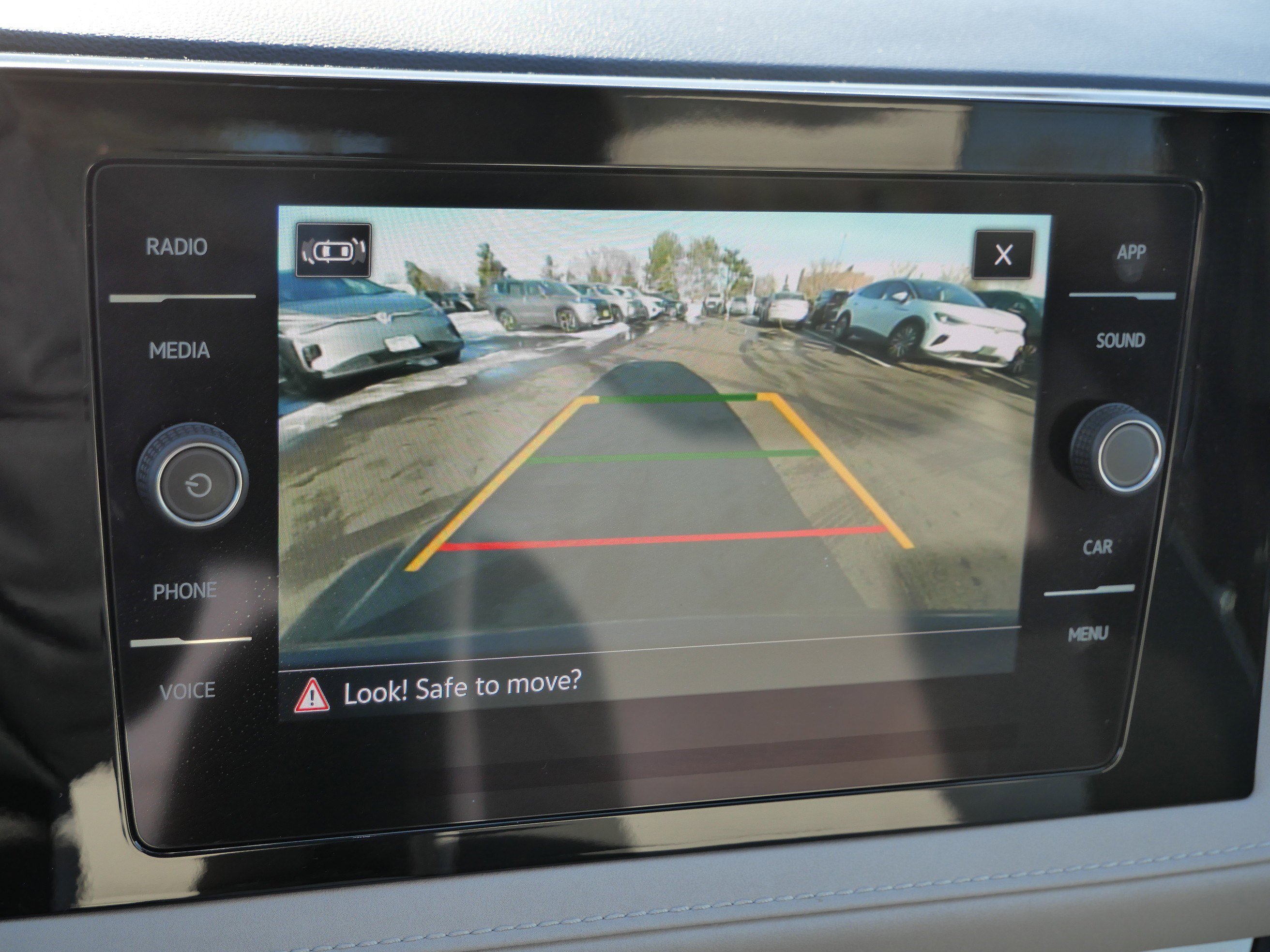 Certified 2025 Volkswagen Taos SE image 35