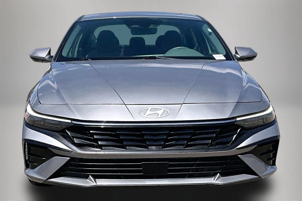 Used 2025 Hyundai Elantra SEL FWD image 2