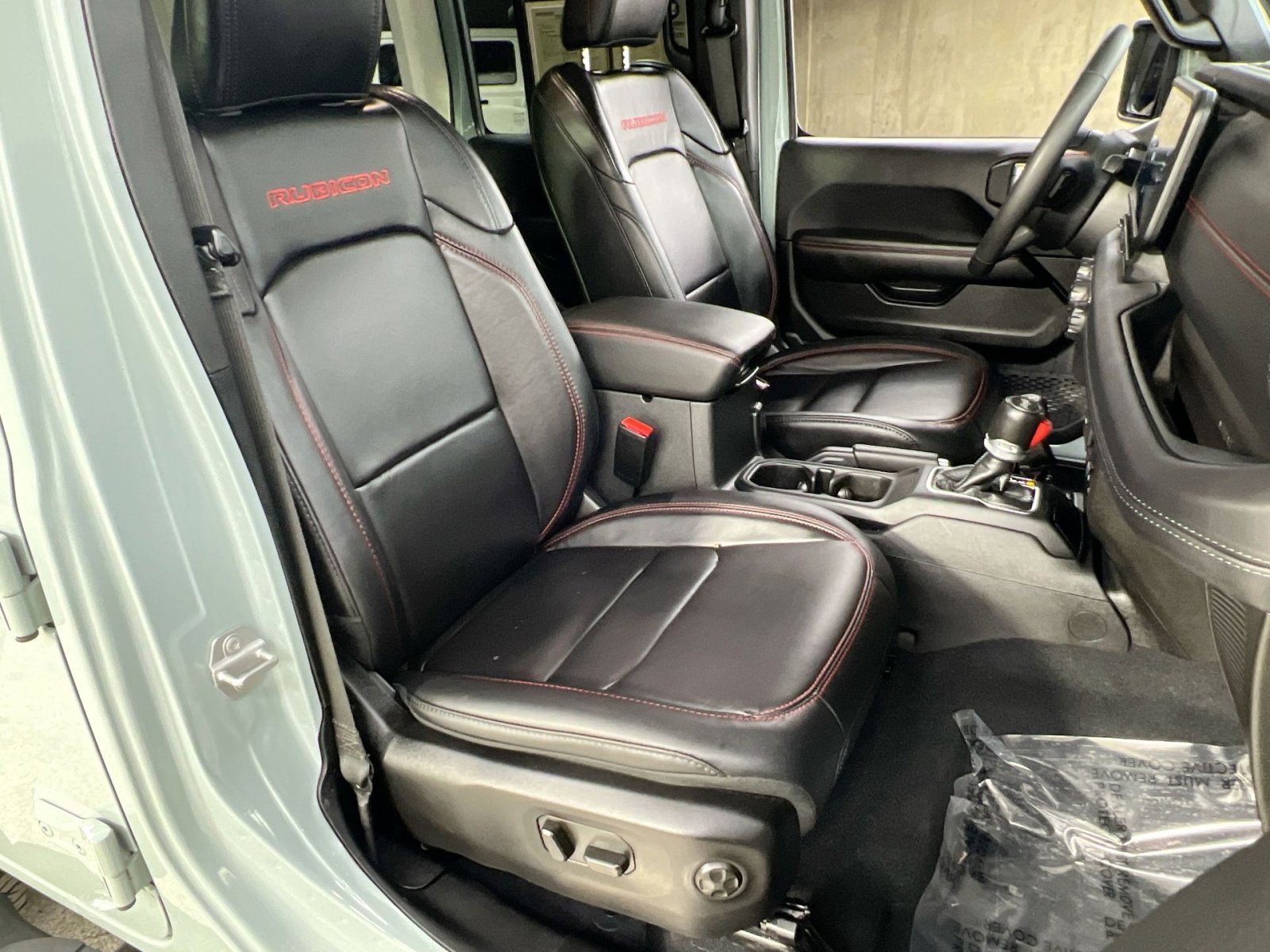 Used 2024 Jeep Wrangler Unlimited Rubicon w/ Technology Group image 32