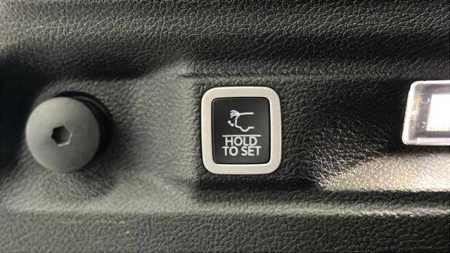 Used 2023 Jeep Grand Cherokee L Limited image 36