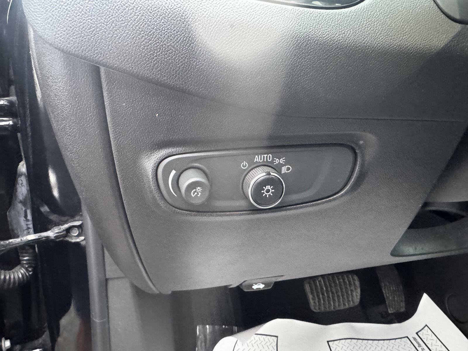 Used 2023 Chevrolet Equinox LS w/ LS Convenience Package image 12