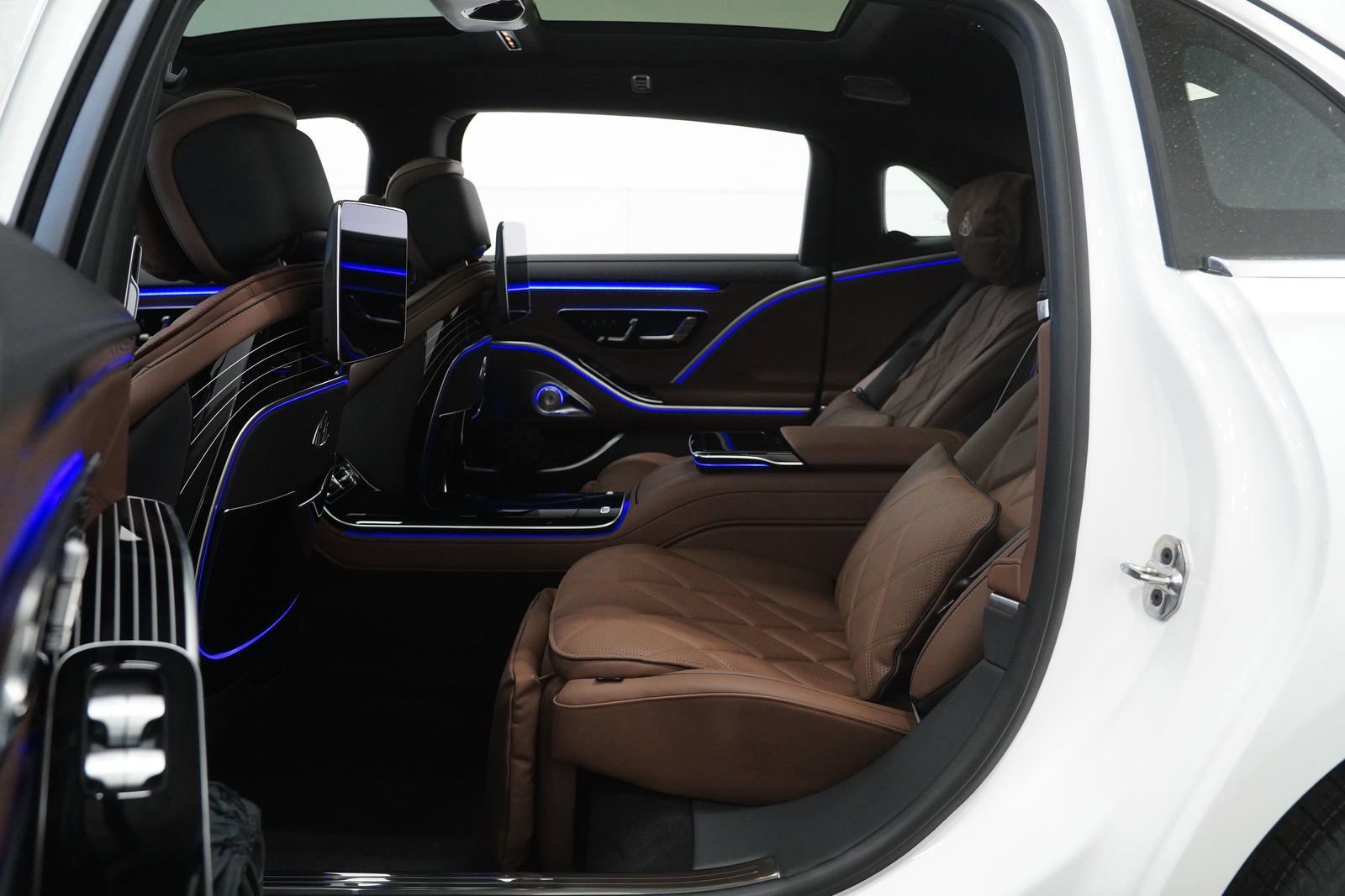 New 2026 Mercedes-Benz Maybach S 580 4MATIC image 17