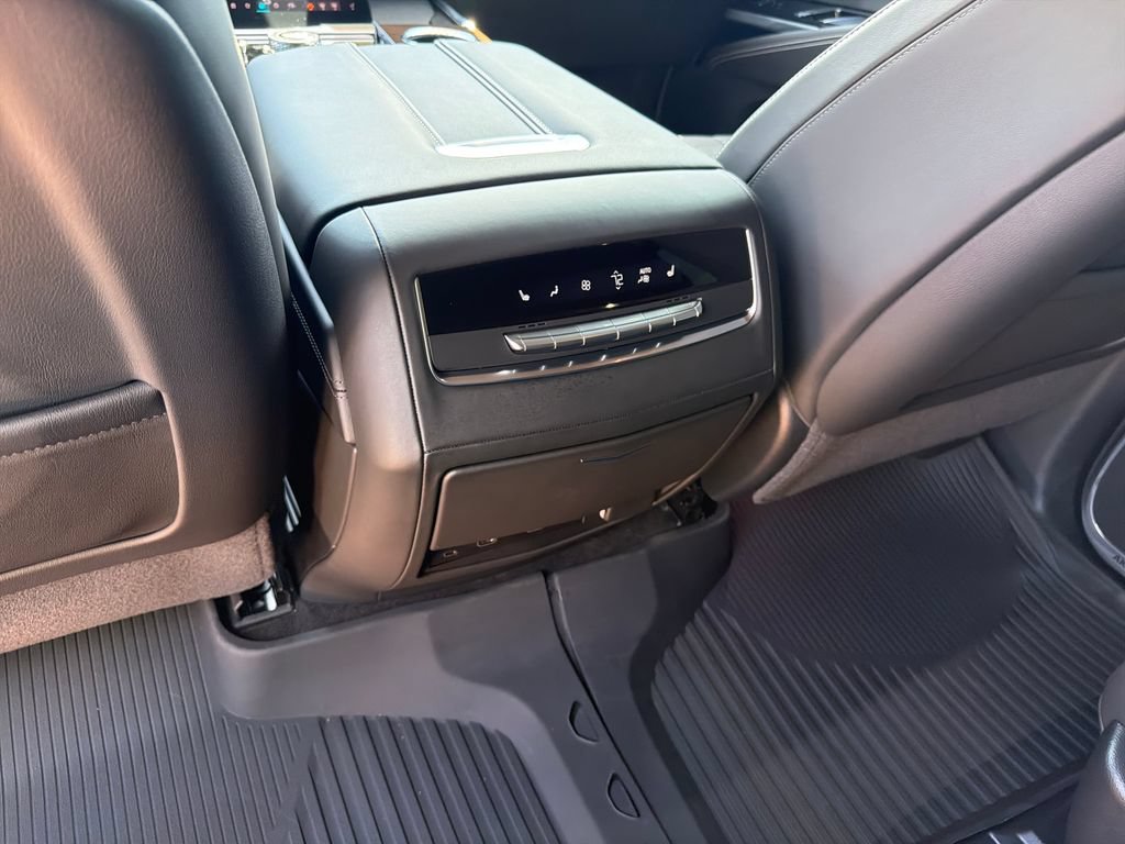 Used 2026 Cadillac Escalade Platinum Sport w/ LPO, ONYX Package AWD/4WD image 36