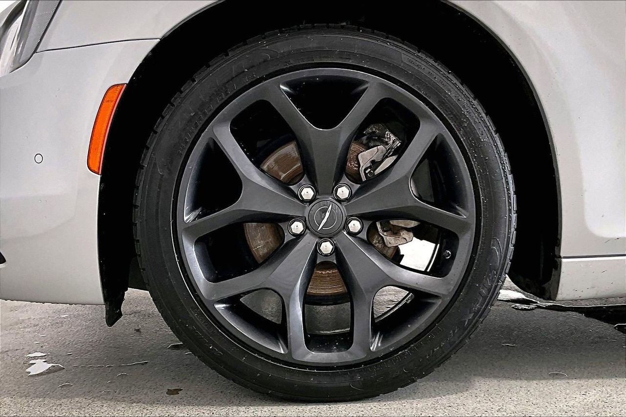 Used 2023 Chrysler 300 S RWD image 7
