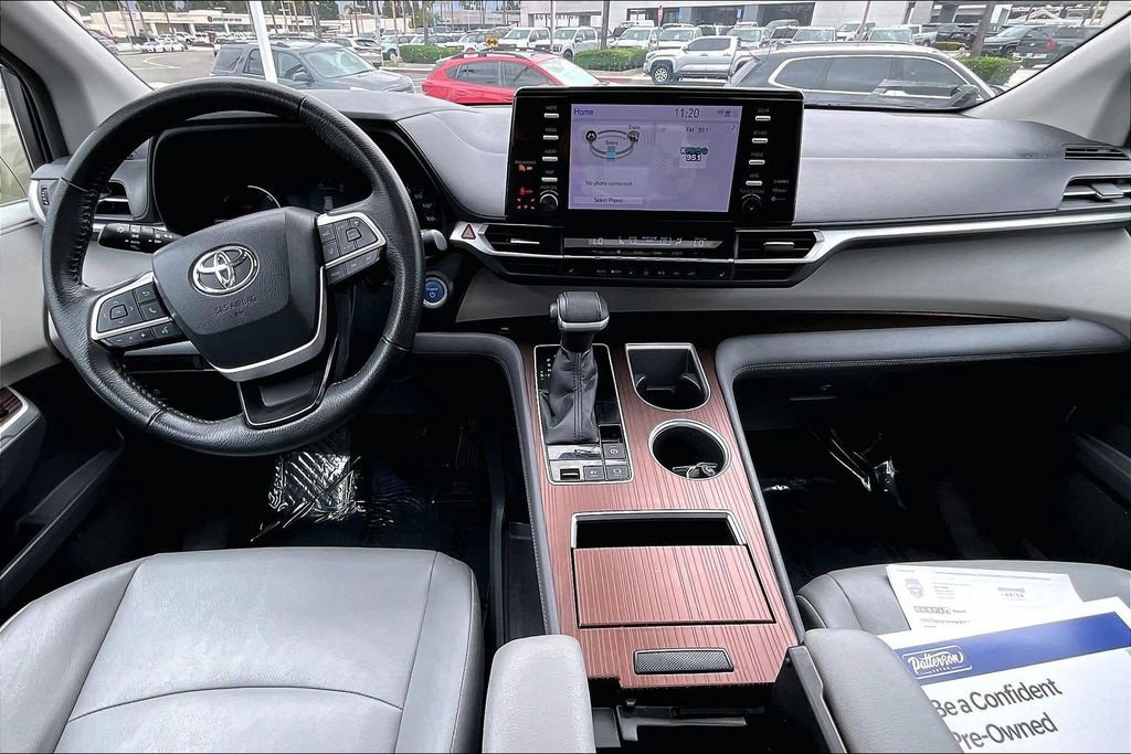 Used 2023 Toyota Sienna XLE FWD image 11