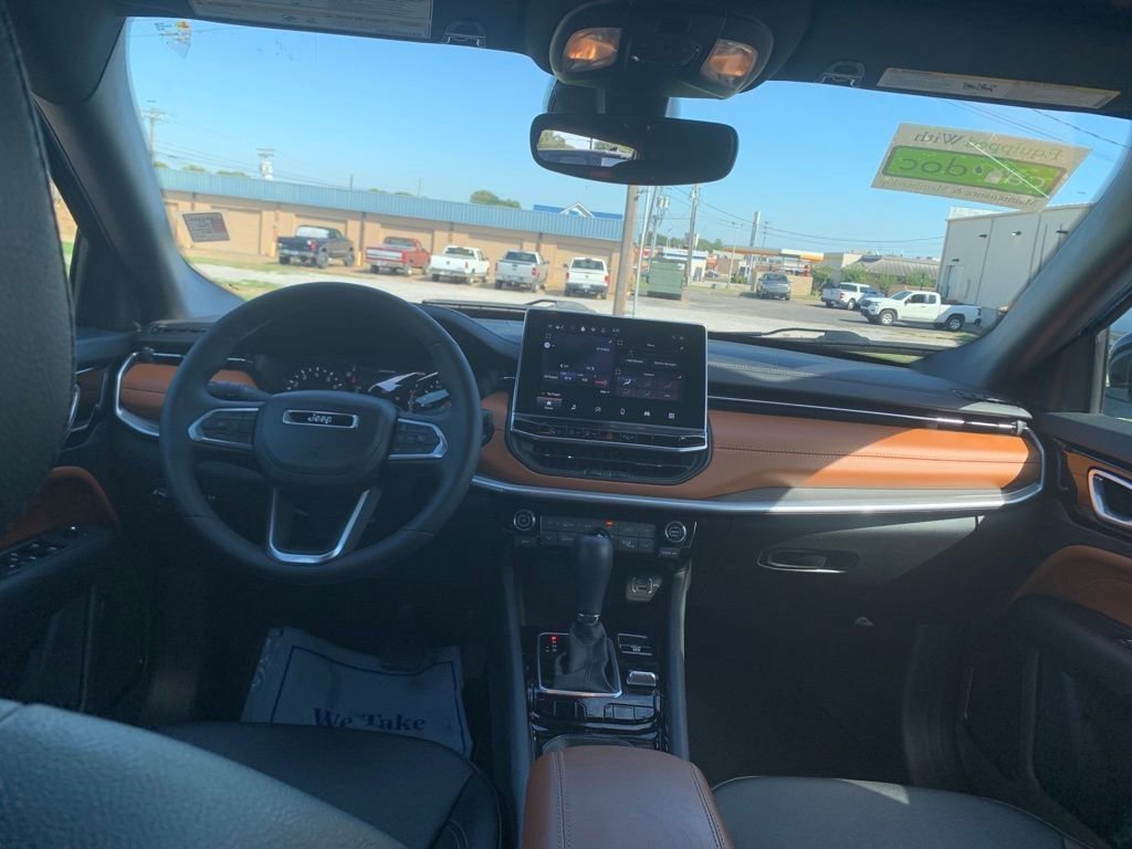 Used 2024 Jeep Compass Limited image 25