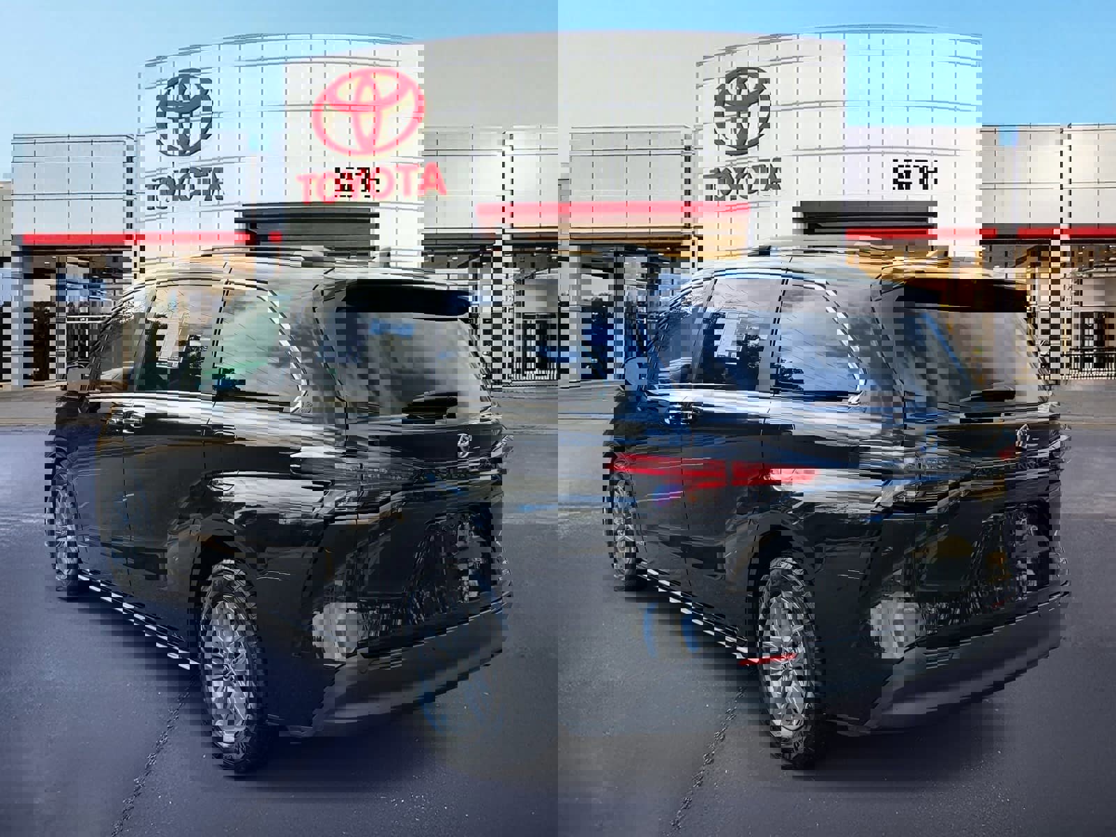 Used 2021 Toyota Sienna XLE w/ XLE Plus Package image 7