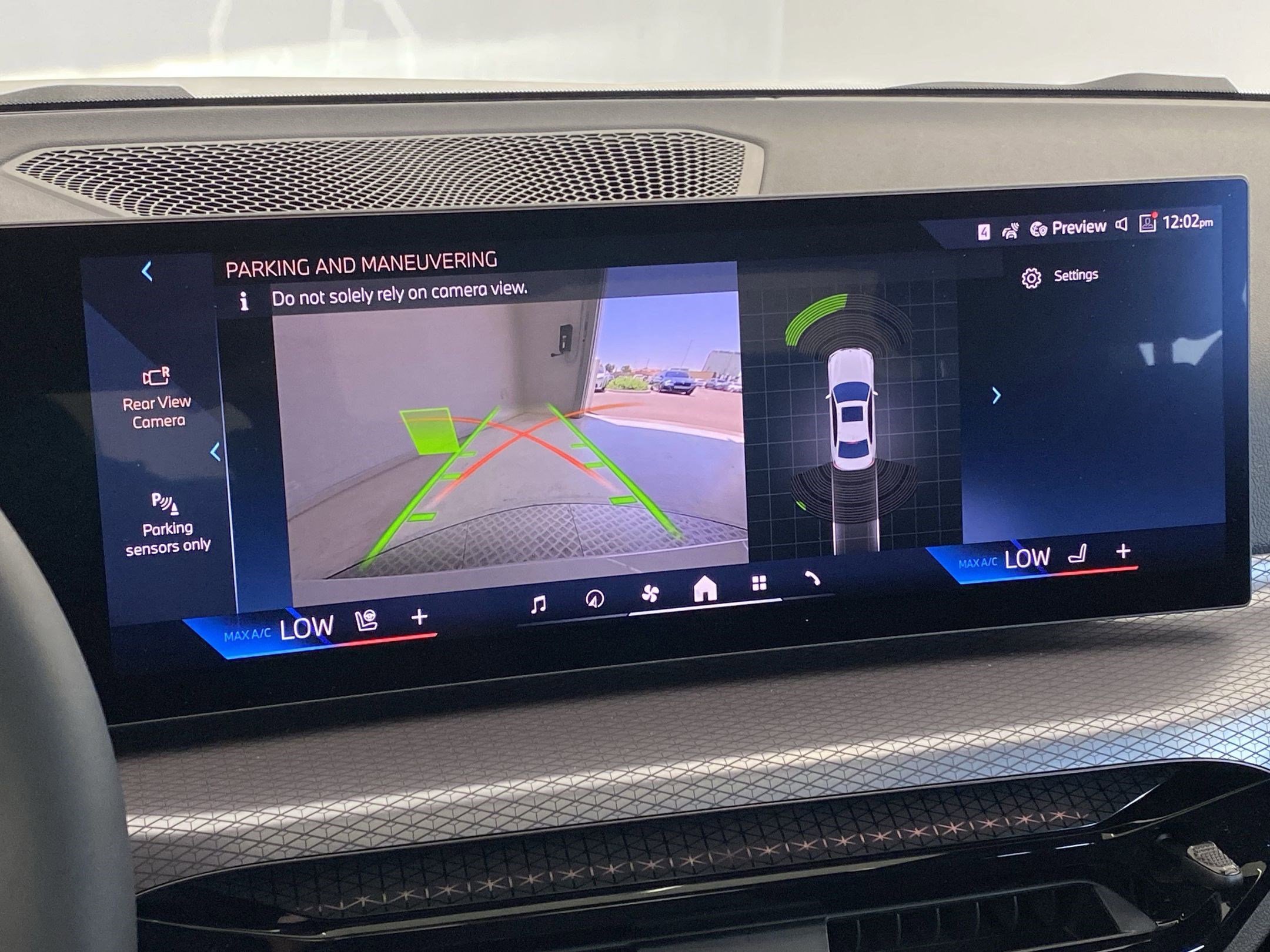 Used 2025 BMW 330i xDrive Sedan w/ Convenience Package image 24