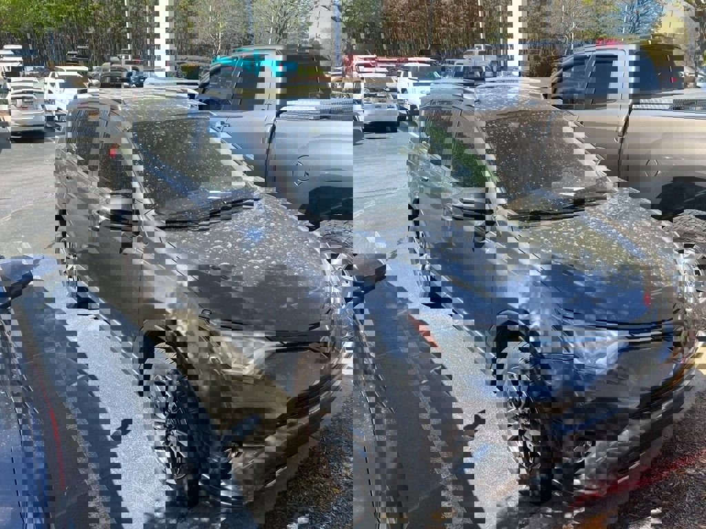 Used 2018 Toyota RAV4 XLE image 2