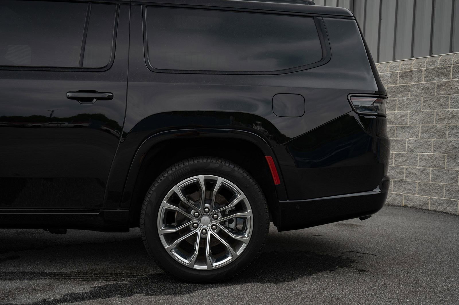 Used 2024 Jeep Grand Wagoneer L Series II w/ Quick Order Packagew 28T image 15