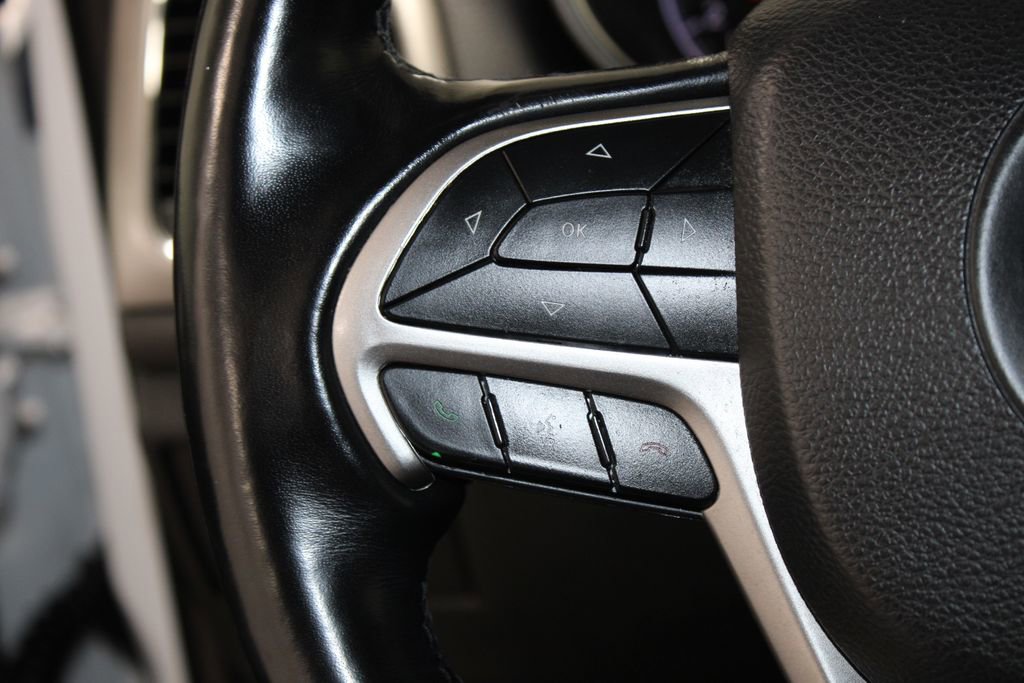 Used 2022 Jeep Grand Cherokee Laredo X image 31