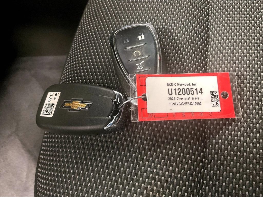 Used 2023 Chevrolet Traverse LT w/ Rear Camera Mirror Package AWD/4WD image 31