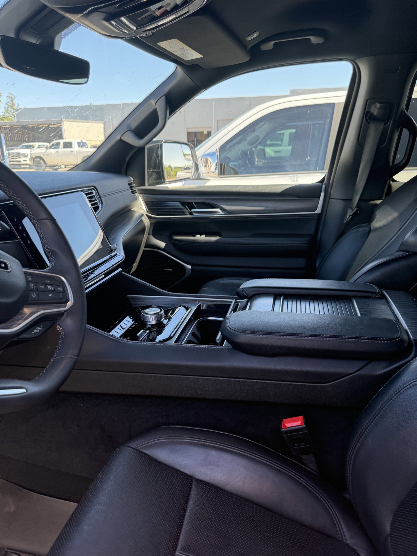 Used 2024 Jeep Wagoneer Series II AWD/4WD image 7
