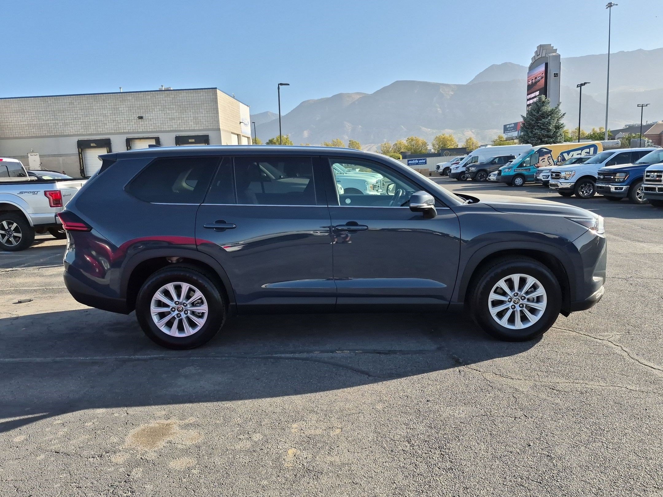 Used 2025 Toyota Grand Highlander AWD image 2