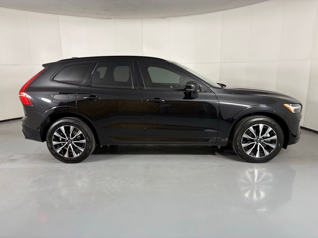 Used 2025 Volvo XC60 B5 Plus AWD/4WD image 9