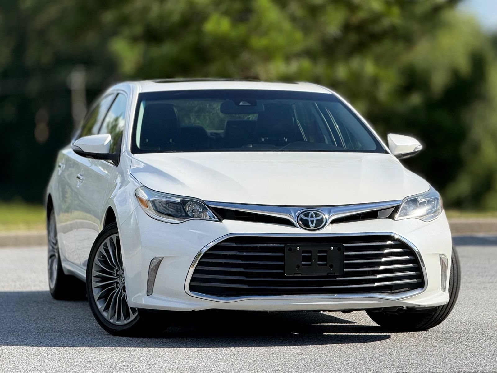 Used 2016 Toyota Avalon Limited w/ Toyota Safety Sense Package FWD image 4