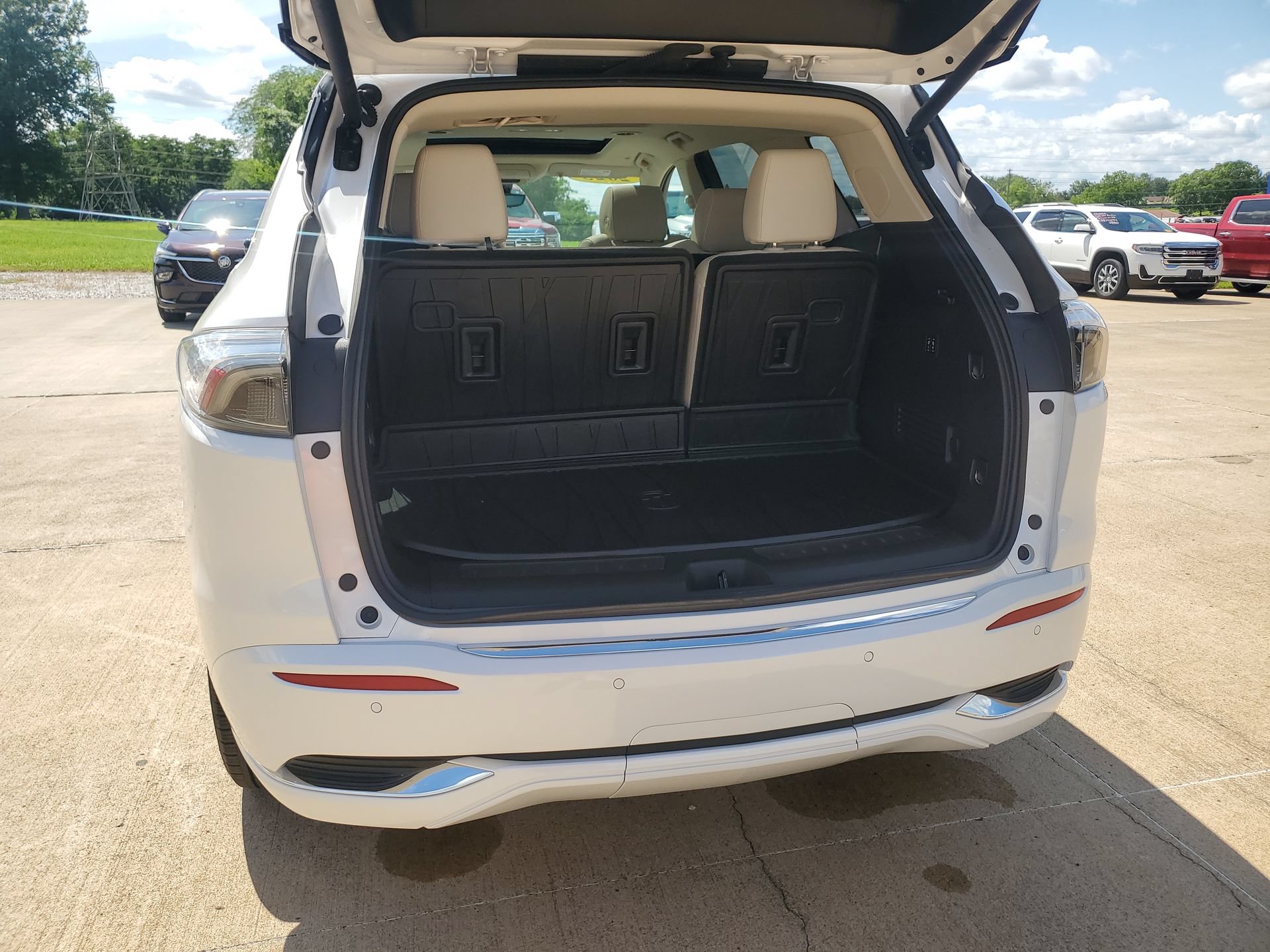 Used 2023 Buick Enclave Avenir w/ Avenir Technology Package AWD/4WD image 33