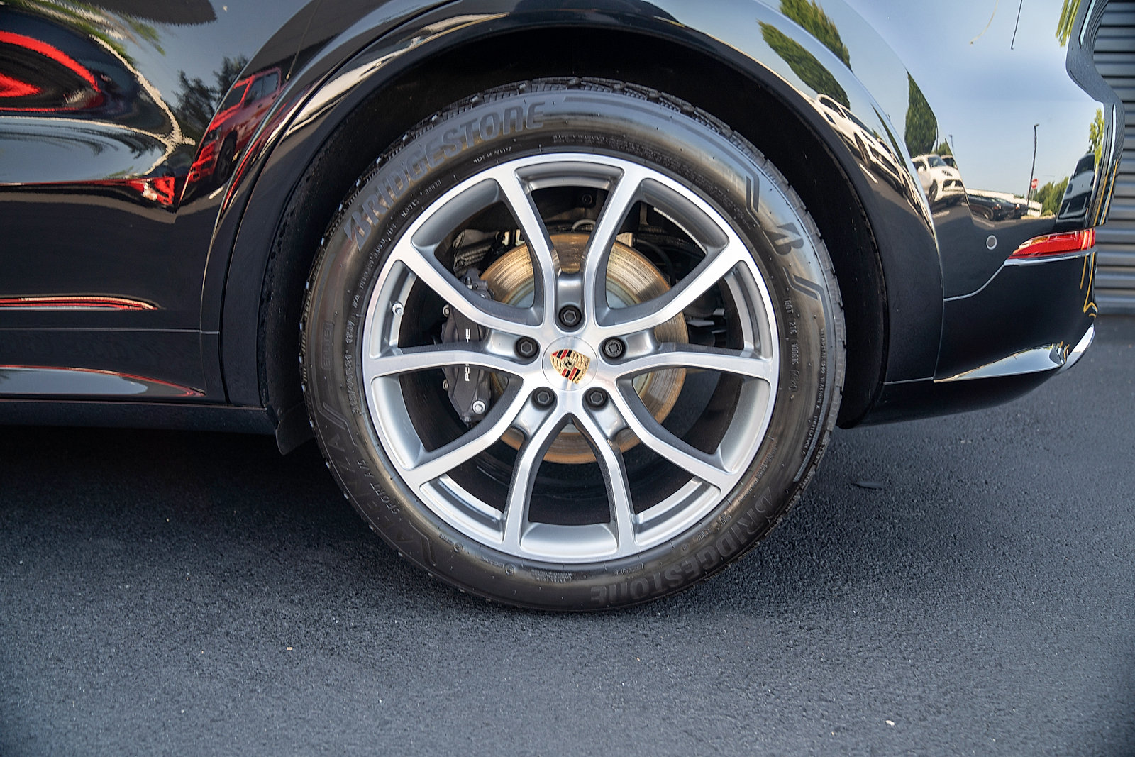 Certified 2025 Porsche Cayenne AWD/4WD image 24