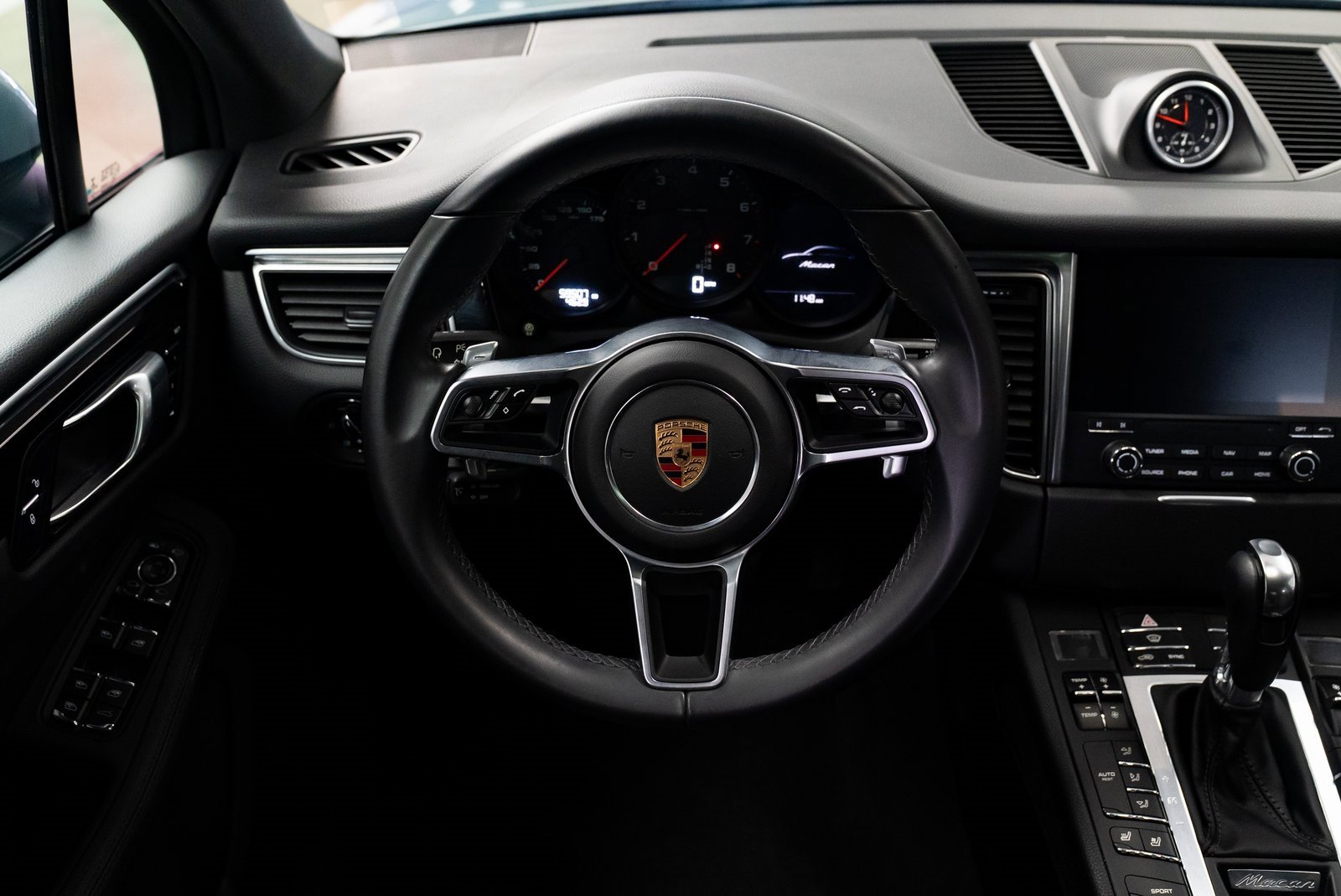 Used 2018 Porsche Macan w/ Premium Package Plus image 11